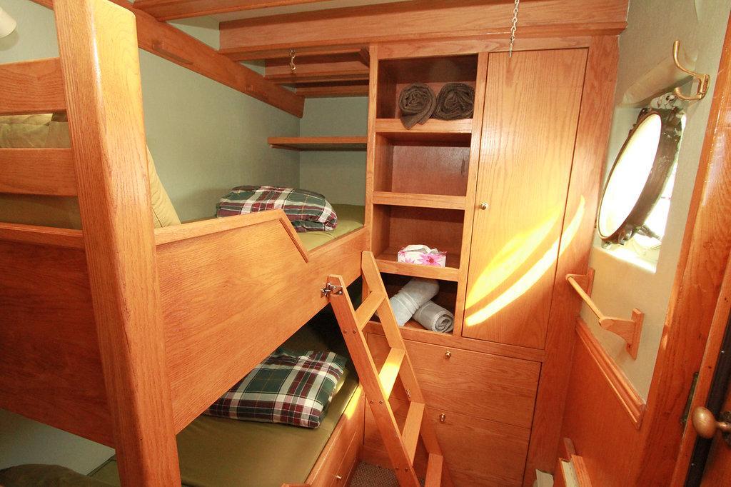 Swept Away Inn Порт Алберни Екстериор снимка